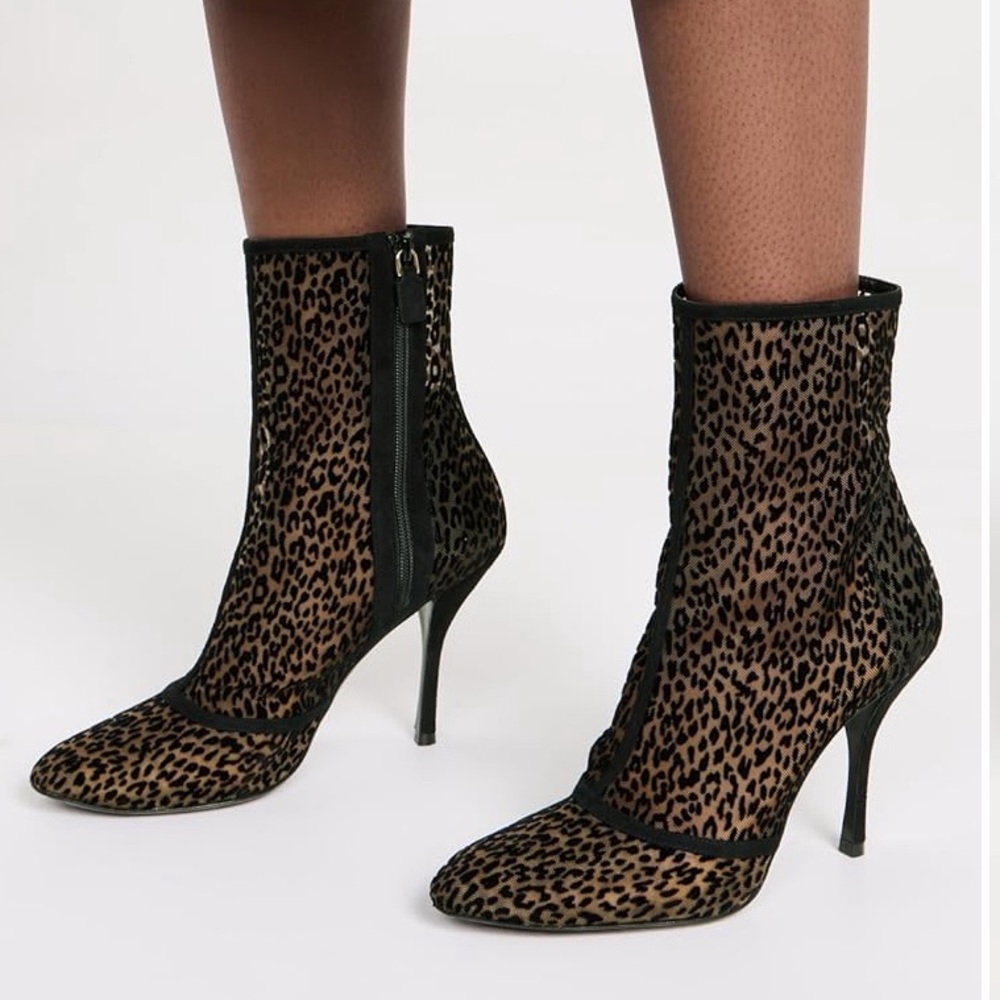 Stuart Weitzman
Noche 100 Zip Booties